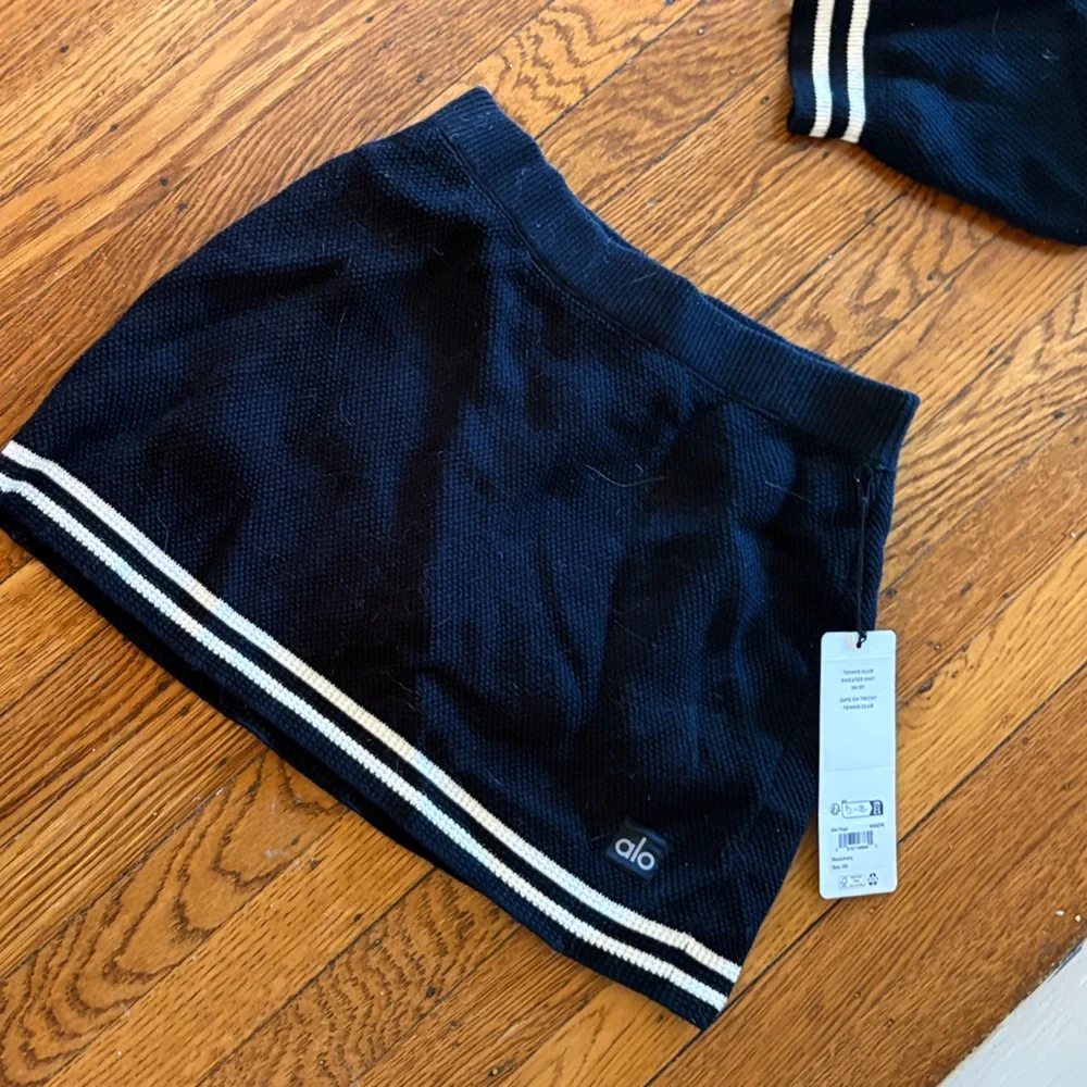 ALO Yoga Black Tennis Club Skirt with White Accents size XS new with tags